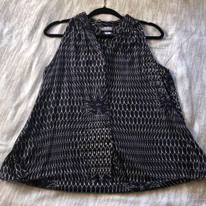 Manuhealii Pineapple Tank/Blouse